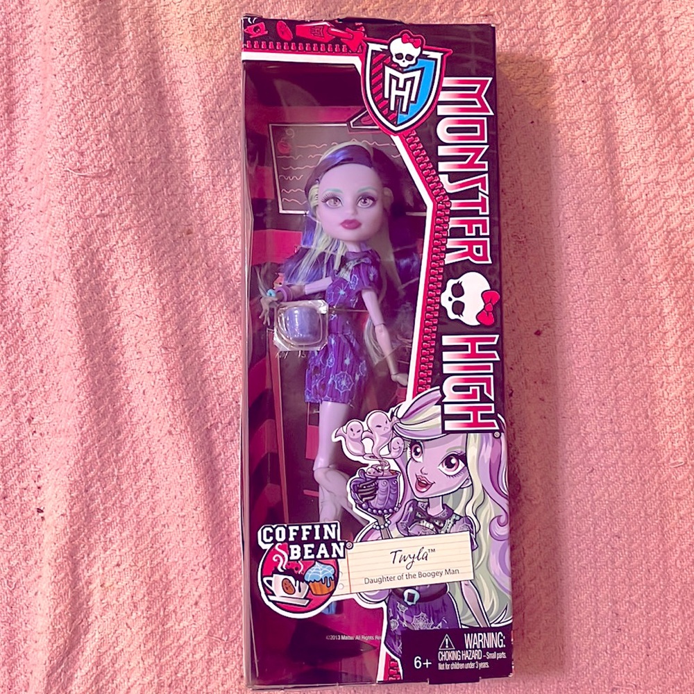 NIB Monster High Coffin Bean Twyla